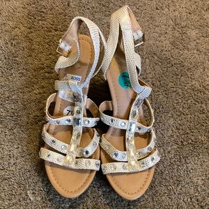 White and gold polka dotted sandals🥰😍